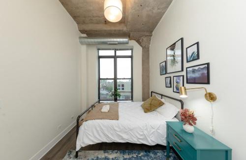Near South Side Apartamento | Family Friendly 2BR South Loop Suite with Optional Parking and Gym Access Sleeps up to 8 Near McCormick Place and Soldier Field