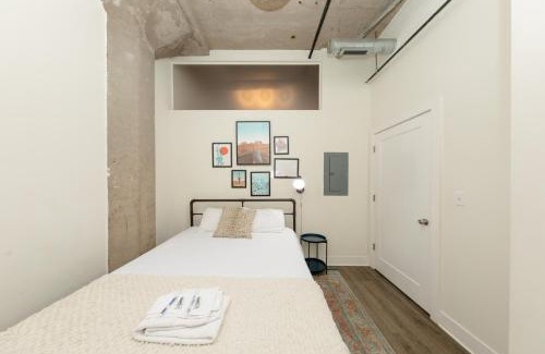 Near South Side Apartamento | Family Friendly 2BR South Loop Suite with Optional Parking and Gym Access Sleeps up to 8 Near McCormick Place and Soldier Field