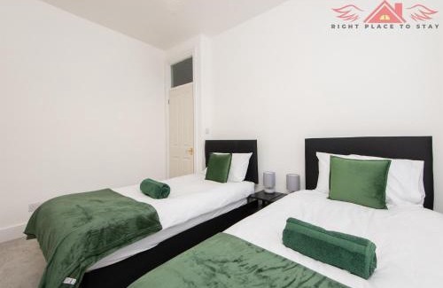 Darlington Casa | Family-Friendly 3-Bed Home in Central Location with Garden & Parking