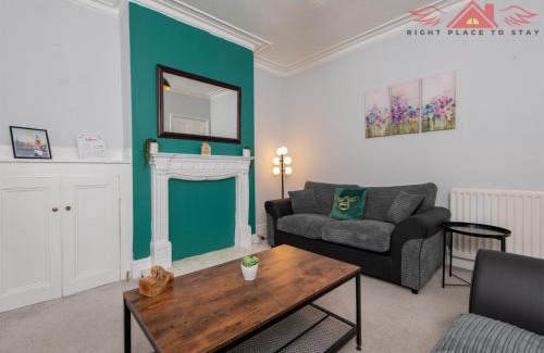Darlington Casa | Family-Friendly 3-Bed Home in Central Location with Garden & Parking