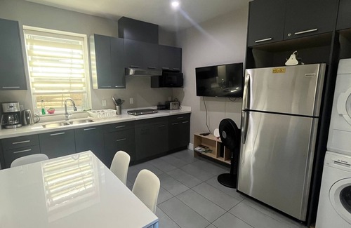 Burnaby Apartamento | Family Friendly 3 Bed Rooms Basement Suite The Chateau - ST No. 00177094