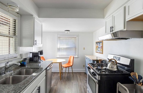 Maple Heights Casa | Family-Friendly 3BR with Sunroom & Outdoor Area