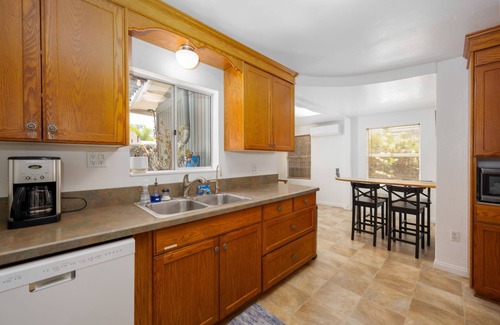 North Park Casa | Para toda la familia 3BR Getaway! Central, cómodo, y lindo.