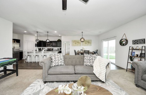 Katy Casa | Family-Friendly 4-bedroom Oasis with Fully Equipped Kitchen & Relaxing Vibes