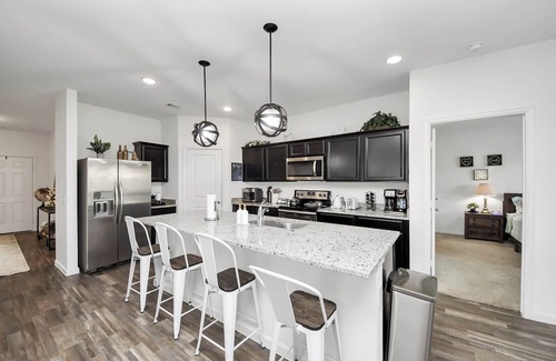 Katy Casa | Family-Friendly 4-bedroom Oasis with Fully Equipped Kitchen & Relaxing Vibes