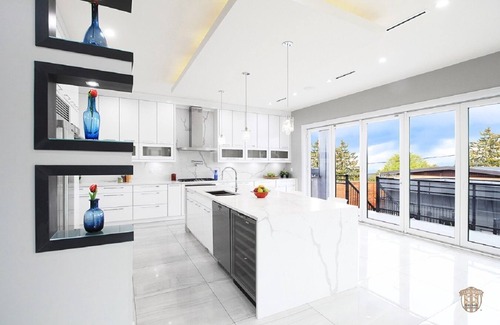 Burnaby Casa | 2025 Family Friendly 4 Bed Rooms house The Chateau - ST No. 00177094
