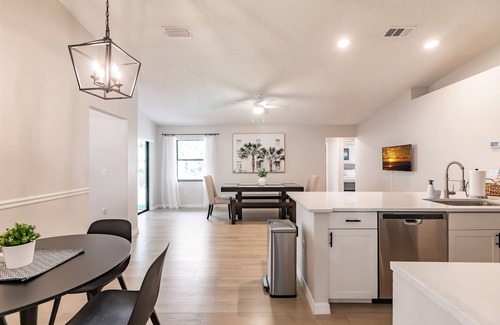 Fruitville Casa | Family friendly 4 bed 2 bath home in a peaceful neighborhood 15min to Siesta Key