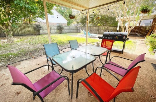 Ellendale Casa | Family-Friendly 4-Bedroom Retreat with Game Room and Outdoor Seating