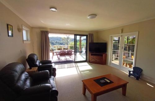 Picton Casa | Family friendly 4 bedroom home with outdoor living