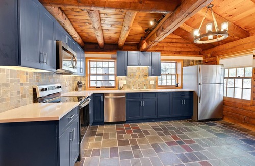 East Wakefield Cabina | Family friendly 4 season lakefront oasis! NH foliage & apple picking are calling