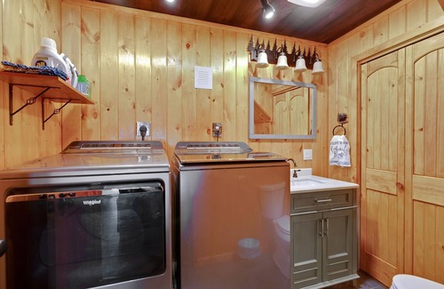 East Wakefield Cabina | Family friendly 4 season lakefront oasis! NH foliage & apple picking are calling