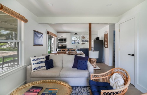Tisbury Casa | Family Friendly 5 Bedroom, Walk to Town, Beach & Ferry