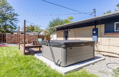 Arvada Plaza Area Casa | Family-friendly 5br W Patio & Games