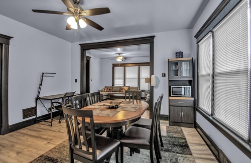 Buffalo Casa | Family-Friendly 6-bedroom house in Charming Buffalo with WiFi, AC