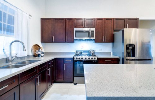 Epworth Casa | Family friendly accessible 3 bedroom bungalow *15 min to Ocho Rios