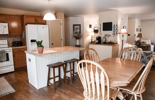 Jim Thorpe Casa | Family friendly Adventure at your door step biking, rafting and butterfly house