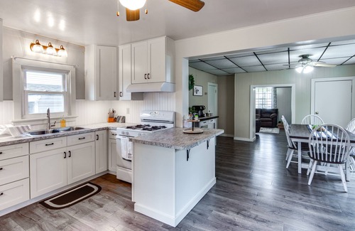 Altoona Casa | Family-Friendly Altoona Abode w/ Spacious Patio!