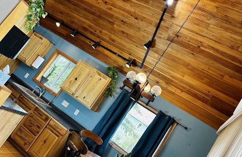 Mid-Hillside Casa | Family-friendly and Pet-friendly