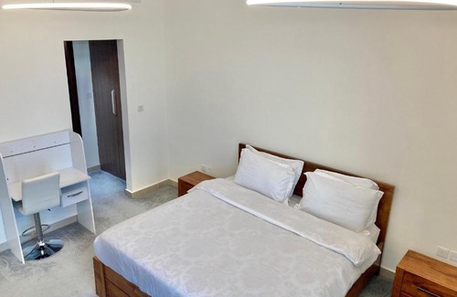 Discovery Gardens Apartamento | Family-friendly Apartment Beautiful sunset views from balcony Easy access to metro