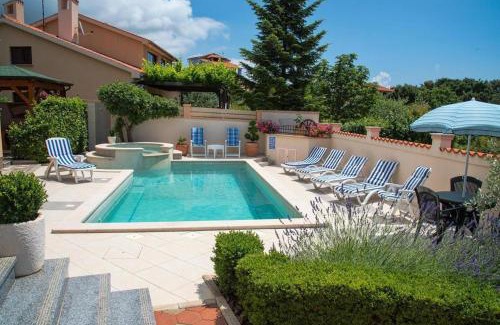 Vinkuran Apartamento | Family friendly apartments with a swimming pool Vinkuran, Pula - 15736
