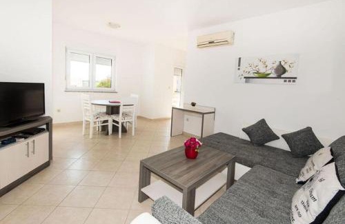 Vinkuran Apartamento | Family friendly apartments with a swimming pool Vinkuran, Pula - 15736
