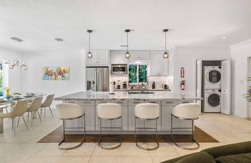 Biscayne Park Casa | Exclusive Miami House: Your Private Pool Paradise
