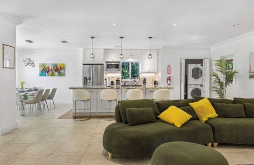 Biscayne Park Casa | Exclusive Miami House: Your Private Pool Paradise