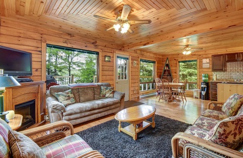 Marmora and Lake Cabaña | Family Friendly Beautiful Lake Front Cottage