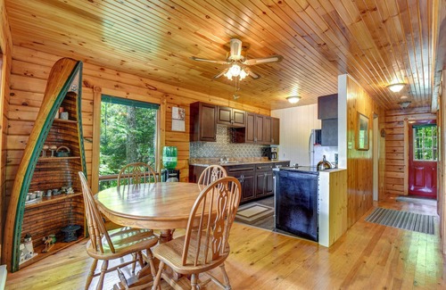 Marmora and Lake Cabaña | Family Friendly Beautiful Lake Front Cottage