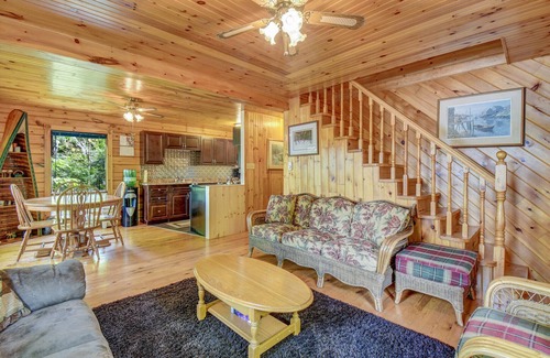 Marmora and Lake Cabaña | Family Friendly Beautiful Lake Front Cottage