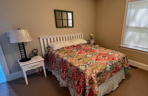 Lyman Casa | Family Friendly beautiful home on Bunganut Lake. Weekly rentals only.