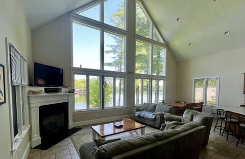 Lyman Casa | Family Friendly beautiful home on Bunganut Lake. Weekly rentals only.