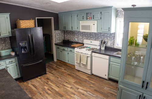 Deckerville Casa | Family friendly bungalow with big yard and deck, close to town