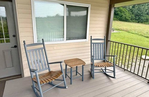 Whitney Point Cabaña | Family friendly cottage, covered deck, close to lake to fish, swim, and boat