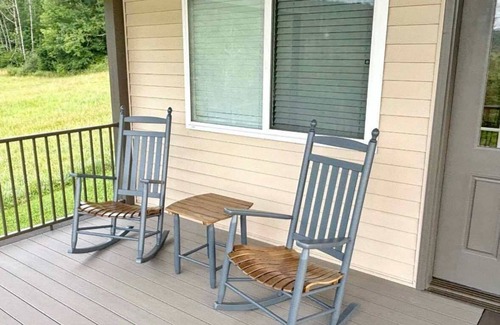 Whitney Point Cabaña | Family friendly cottage, covered deck, close to lake to fish, swim, and boat