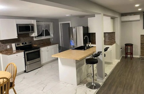 Lower Sackville Casa | Family Friendly 3 BR Home - Pets Allowed + Free Parking