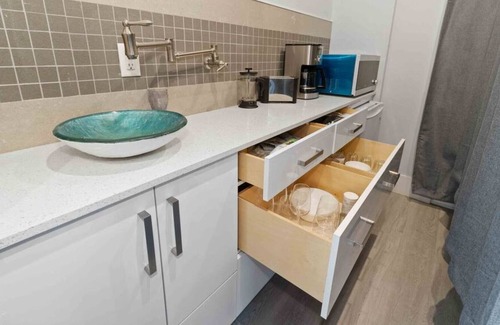 Queensborough Casa | Family-friendly 1BD suite