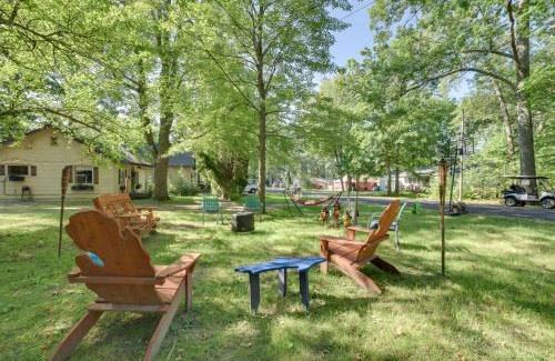 Prudenville Casa | Family-Friendly Cabin Walk to Lake Access!