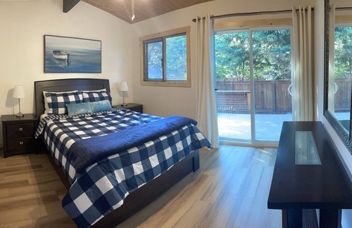 East Kootenay Casa | Family Friendly Cabin Steps Away from Private Community Beach