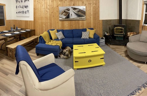 East Kootenay Casa | Family Friendly Cabin Steps Away from Private Community Beach