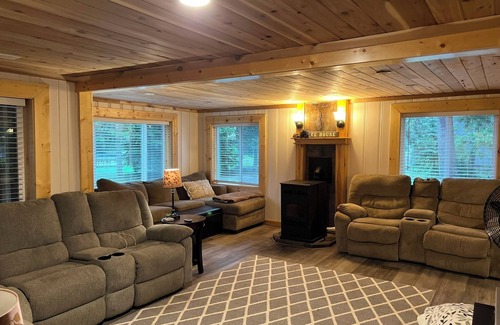 Nordman Cabina | Family Friendly Cabin Just Steps Away From Priest Lake
