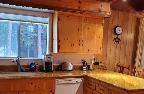 Cold Springs Cabina | Family Friendly Cabin mins from Pinecrest & Dodge Ridge