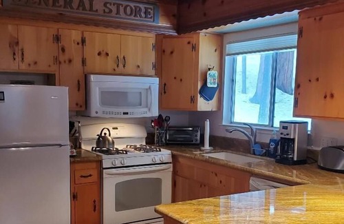 Cold Springs Cabina | Family Friendly Cabin mins from Pinecrest & Dodge Ridge