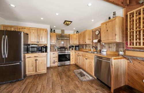 West Valley Casa | Family-Friendly Cabin with Heated Pool & Sauna