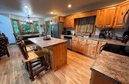 Murphy Cabina | Family-friendly cabin, with mountain views and tranquil creek near Blue Ridge