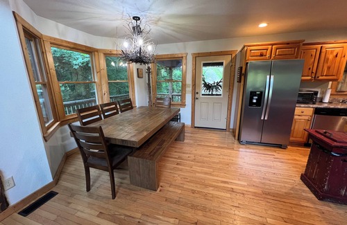 Murphy Cabina | Family-friendly cabin, with mountain views and tranquil creek near Blue Ridge