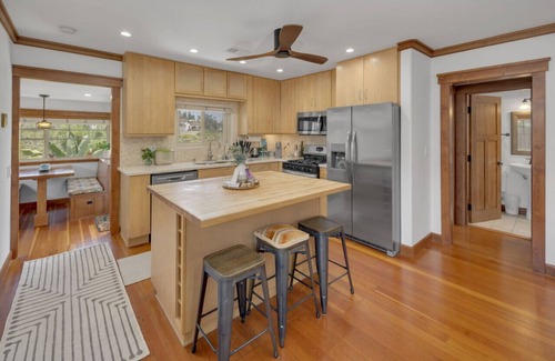 University Heights Casa | Family Friendly - Canyonview, Jacuzzi, EV Charger, Desk