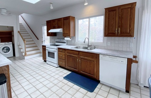 West Harwich Casa | Family-Friendly Cape Cottage Just 3 Minute walk to Beach!