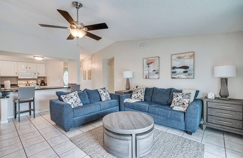 Caloosahatchee Cabaña | Family-friendly Cape Coral Home w/ Private Pool!