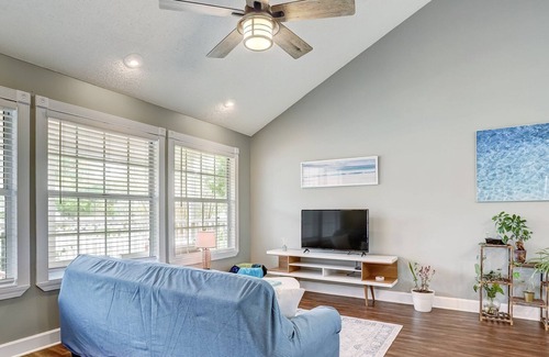 Golden Glades - The Woods Casa | Family friendly, centrally located to beaches, town center and restaurants.